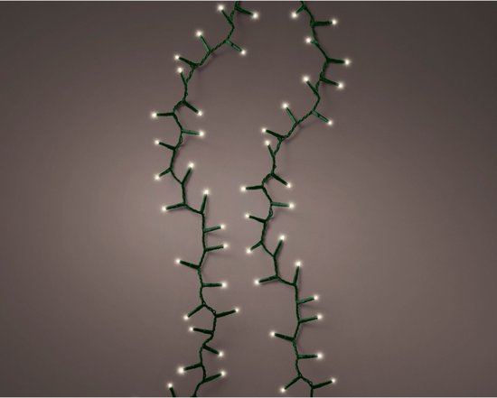 Twee slingers van groen gekleurde kerstverlichting met warm witte LED-lampjes.