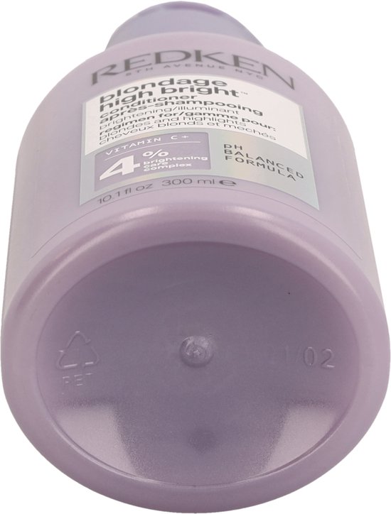 Bas d'un flacon violet de Redken Blondage High Bright Conditioner, avec icône de recyclage.