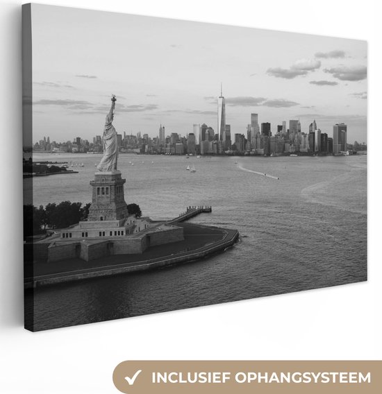 Canvas Schilderij Vrijheidsbeeld met skyline New York in zwart wit - 60x40 cm - Wanddecoratie