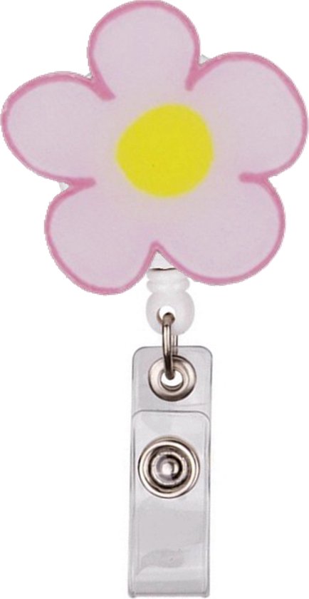 Roze bloem badgehouder met gele kern en een witte rolspeld. De rand van de bloemblaadjes is lichtroze.