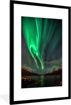 Aurores boréales entre les montagnes 80x120 cm