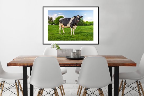 Vache Zwart et blanche au pâturage 90x60 cm