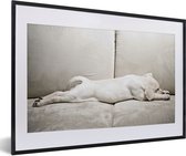 Photo encadrée - Chiot Labrador sur canapé cadre photo noir avec passe partout blanc 40x60 60x40 cm - Affiche encadrée (Décoration murale salon / chambre)