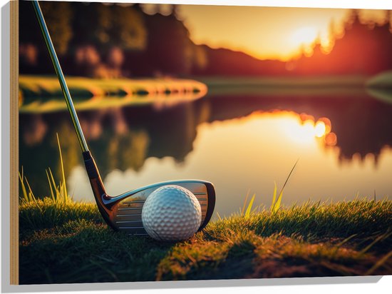 Hout - Golf - Golfbal - Golfclub - Zonsondergang - Gras - Water - 80x60 cm - 9 mm dik - Foto op Hout (Met Ophangsysteem)