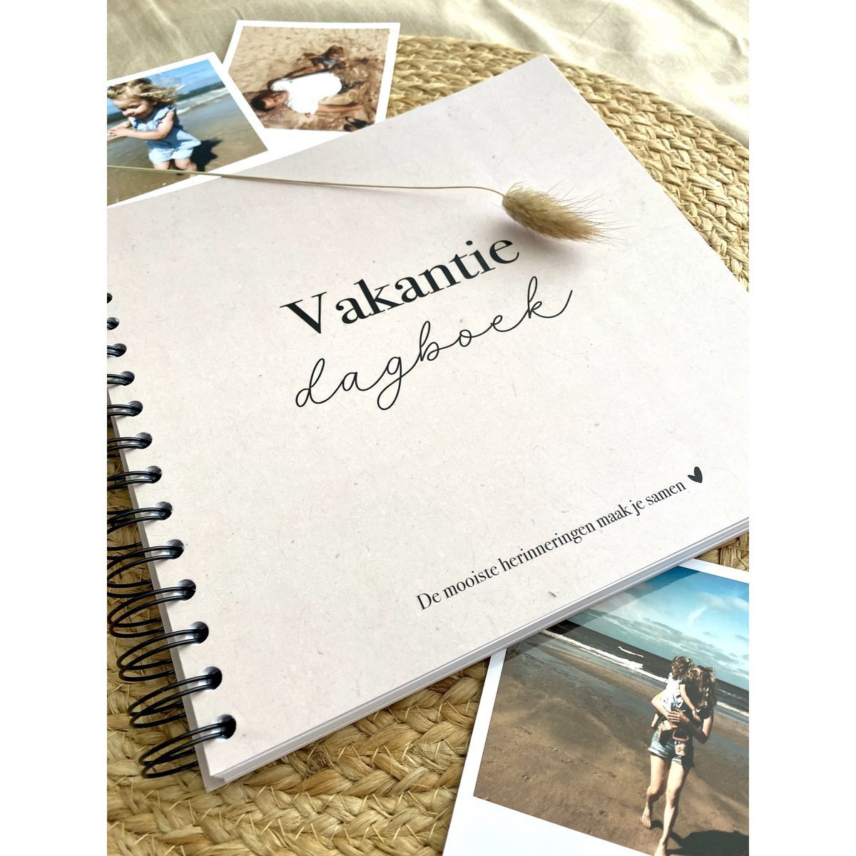 Writemoments - Invulboek ‘Vakantie dagboek’ - reisdagboek voor het gezin - invulboek voor de mooiste herinneringen - vakantieboek
