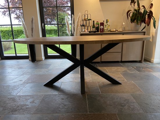 Ovale eettafel Lynn | Zeer krasvast | Kleur: Natuurlijk eiken | Afm. 200x102cm