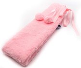 axion® - Lange warmwaterkruik met overtrek - in roze pluche met pompons.