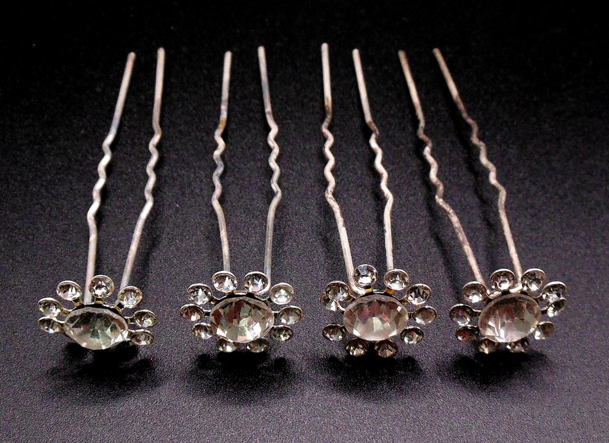 Haarpinnen ronde bloem met strass punten