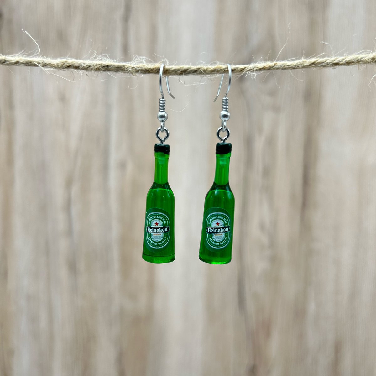 Oorbellen Bierflesjes - oorstekers Heineken - oorhangers - Carnaval - oorbellen bier - Apres ski - Wintersport - sieraden vrijgezellenfeest - kerst - Kerstcadeau vrouw