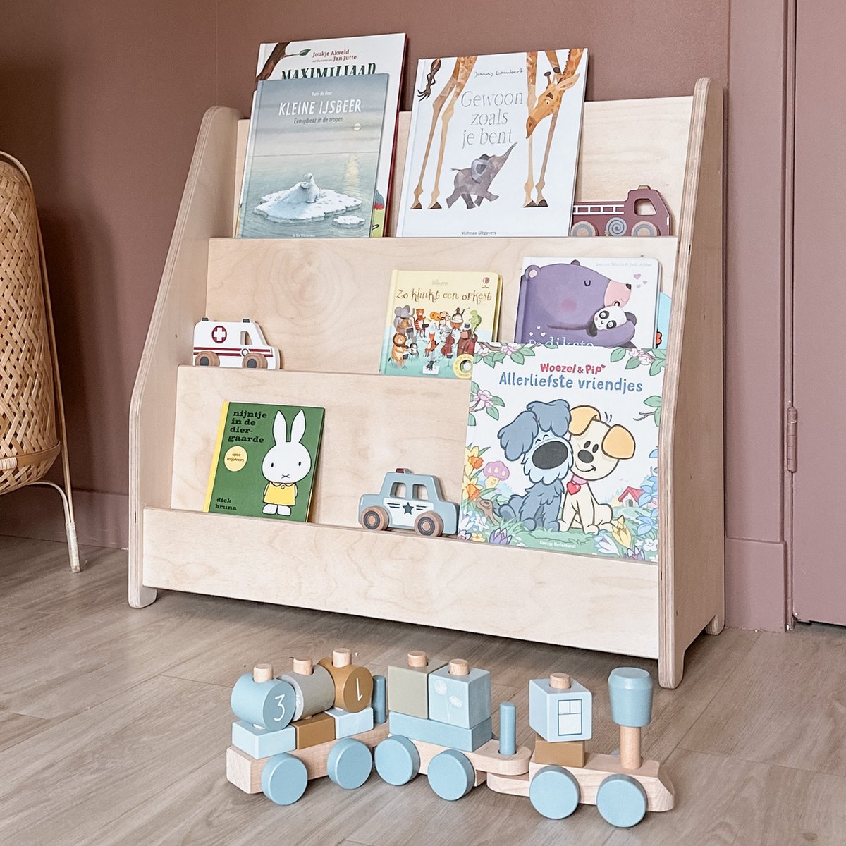 Montessori boekenkast kinderkamer | 3 tredes - blank | toddie.nl