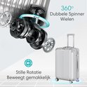 Zilveren koffer met 360° dubbele spinner wielen voor stille, gemakkelijke rotatie.