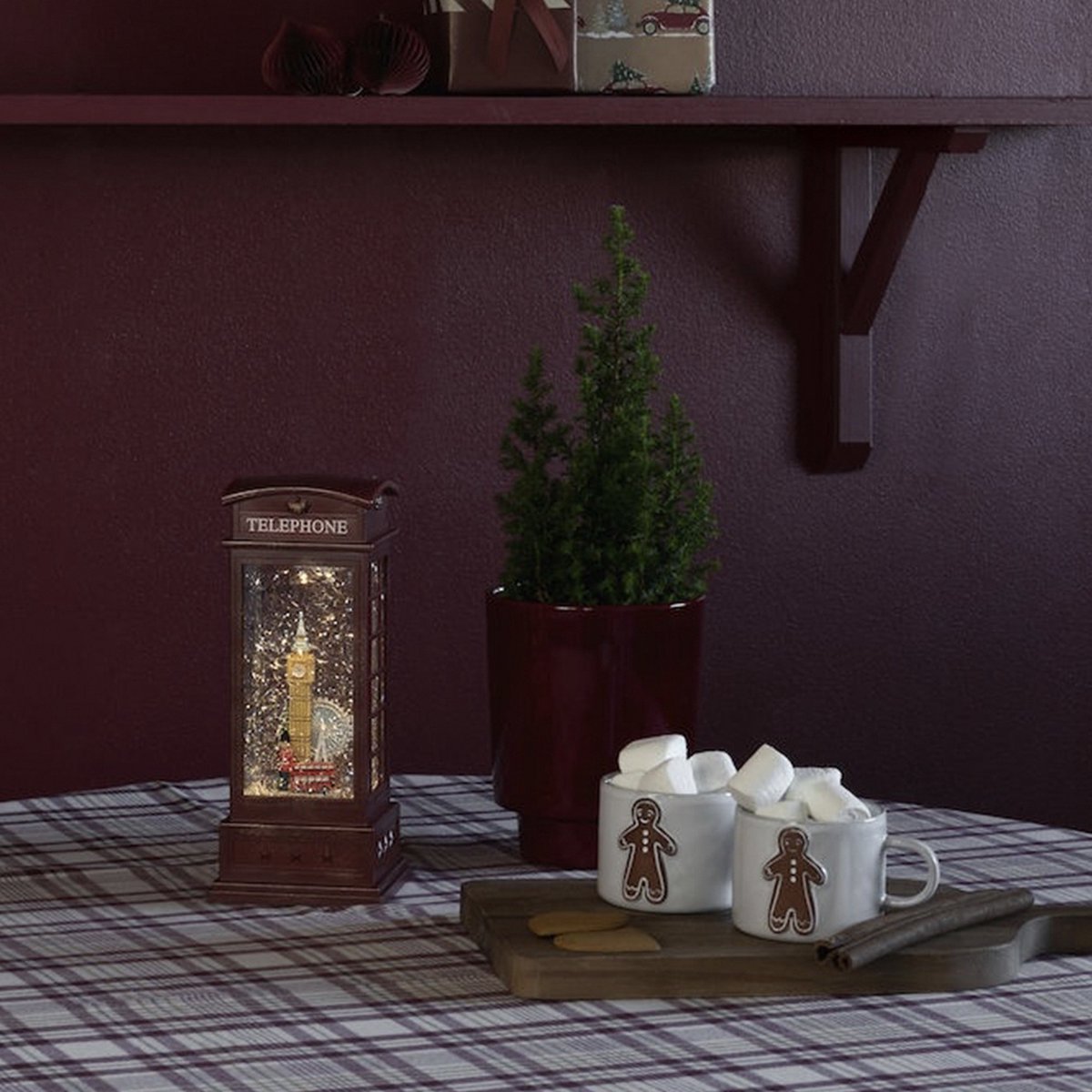Kerstlantaarn voor binnen – telefooncel met Londen skyline - Warm wit – 25cm - Sneeuwlantaarn - Kerstverlichting op batterijen & USB incl. Timer – foto 2