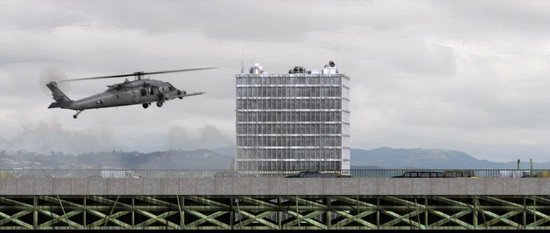 Een helikopter vliegt langs een glazen kantoorgebouw boven een brug. Steden op de achtergrond.
