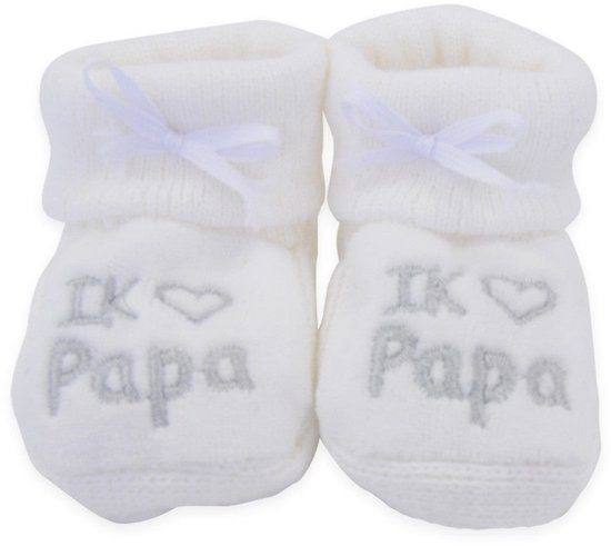Witte babyslofjes met strikje en de zilverkleurige tekst 'IK ♡ Papa'.