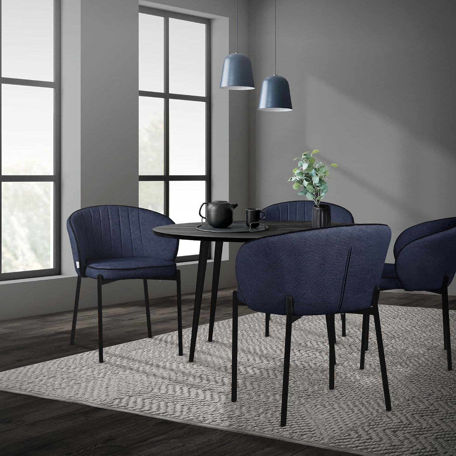 Set van 4 Donkerblauwe Eetkamerstoelen met Zachte Stoffen Bekleding, Ergonomische Rugleuning en Stevige Zwart Metalen Poten – Comfortabele Moderne Keukenstoelen voor Eetkamer, Woonkamer en Kantoor