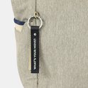 Close-up van een zwarte Hedgren sleutelhanger met de tekst 'WHAT'S YOUR MOVE?' aan een zilveren ring.