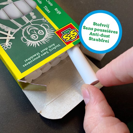 Vinger pakt een wit, stofvrij krijtje uit een SES Creative doos.
