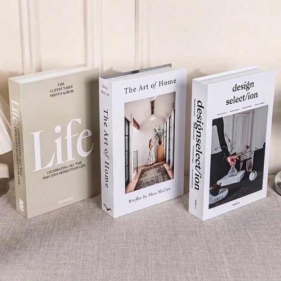 Drie decoratieve boeken op een rij: een beige boek 'Life', een wit boek 'The Art of Home' en een wit boek 'designselect/ion'.