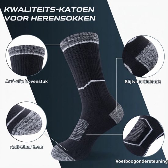 Zwarte sok met grijze accenten, met labels voor anti-slip boord, slijtvast hielstuk, anti-blaar teen en voetboogondersteuning.