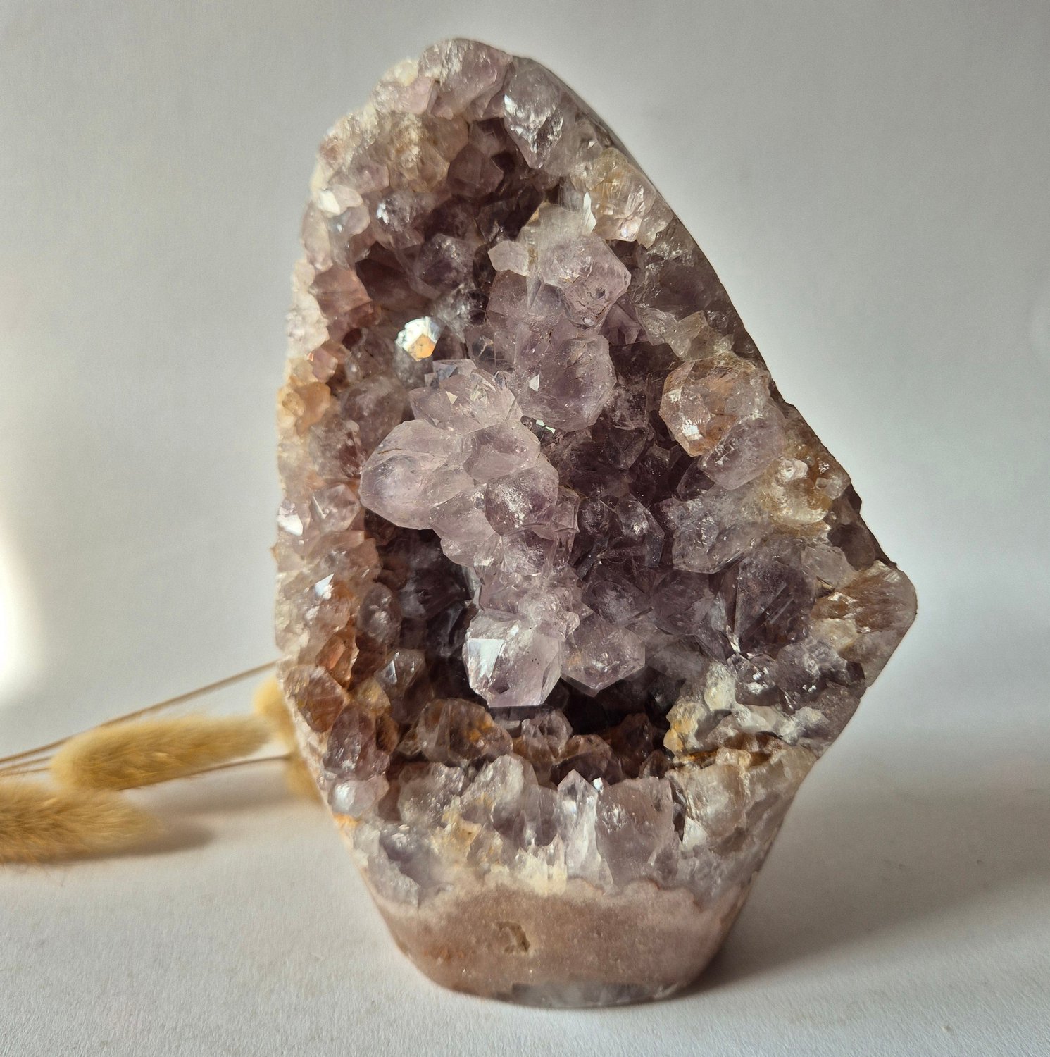 Moonlight Gemstones Roze Amethist Druzy Freeform 1400gram – AA+ Natuurlijke Pink Amethyst uit Brazilië Meerkleurig