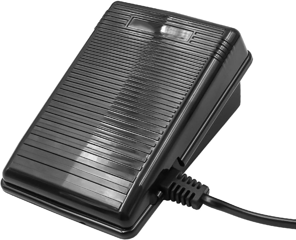 Dailygoods- Naaimachine Voetpedaal AC 220V - Voetschakelaar - Antislip - Lichtgewicht - Eenvoudige montage - Probleemloze bediening