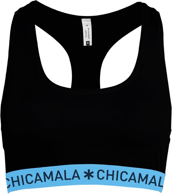 Zwarte racerback sporttop met een brede, lichtblauwe elastische band met het zwarte opschrift CHICAMALA en een ster.