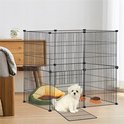 Zwarte metalen puppyren met een witte puppy, een mand en een voerbak binnenin.