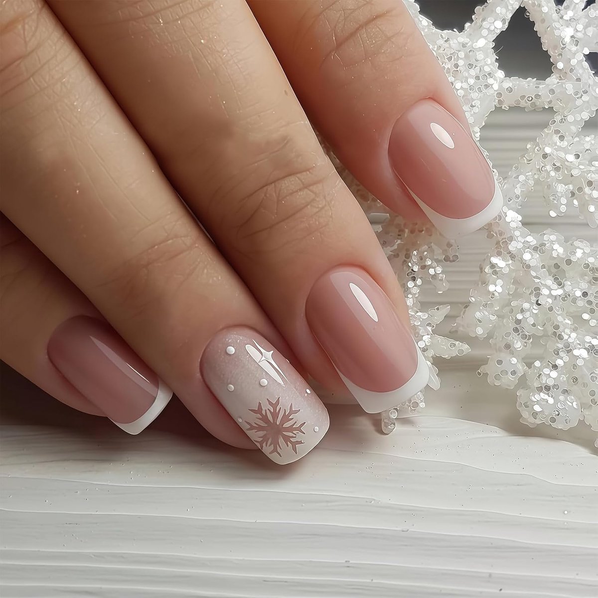 24 stuks French Nails om op te plakken, gelnagelfolieset met sneeuwvlokken, korte kunstnagels, zelfklevend, met plakstrips en vijl