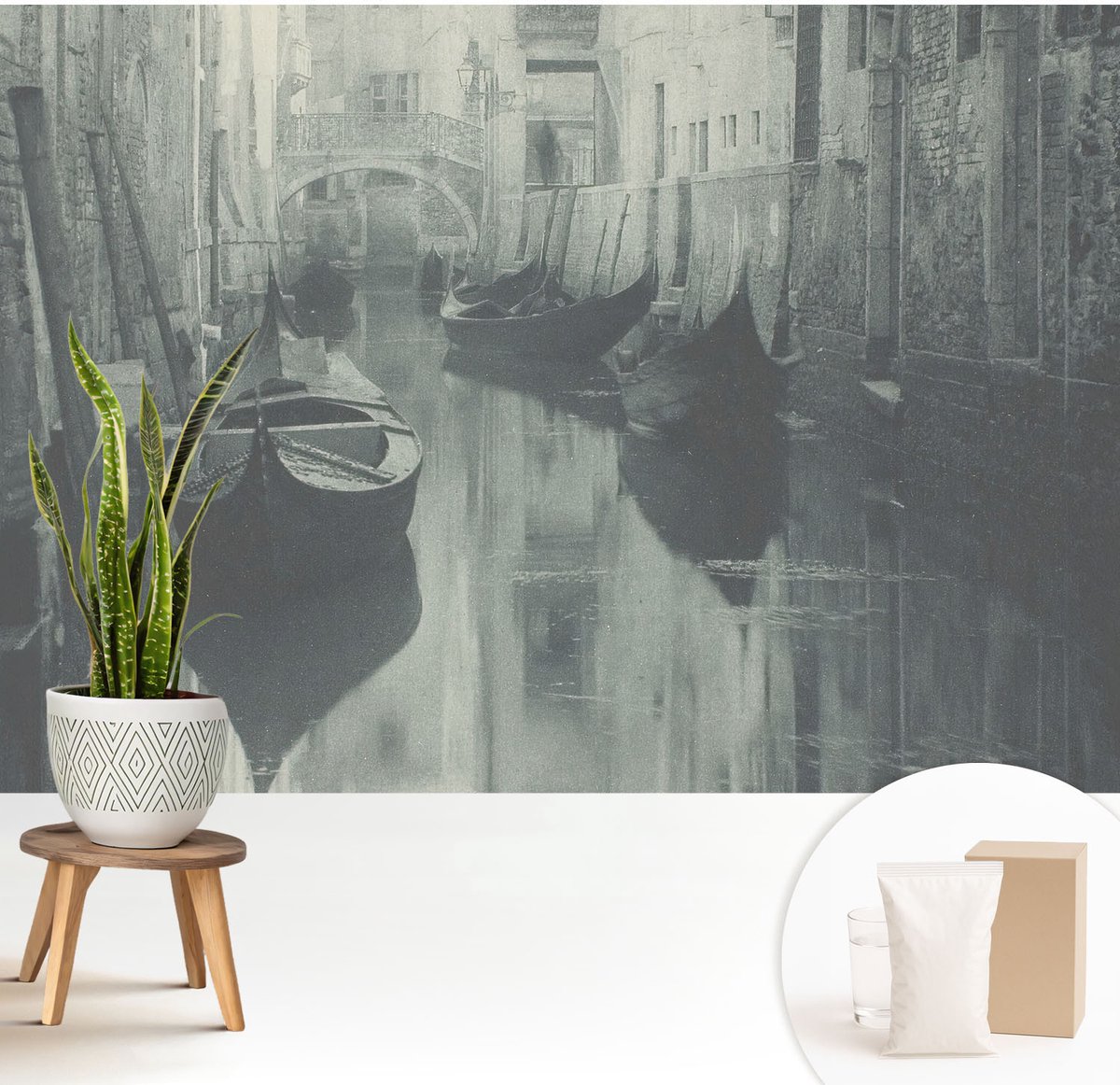 Wallfluent Fotobehang - Grijs Vliesbehang - 208x146 cm - Oud Kanaal Muurschildering - Gang behang Architectuur - Fotobehang Vlies - Slaapkamer behang