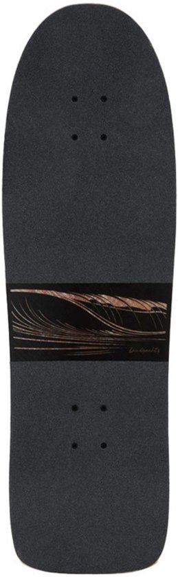 Zwarte skateboard deck met grip tape en een brede, horizontale band met een gouden golfafbeelding.