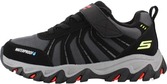 Zwarte lage sneaker met grijze mesh, rode accenten, tekst "WATERPROOF" en klittenband.