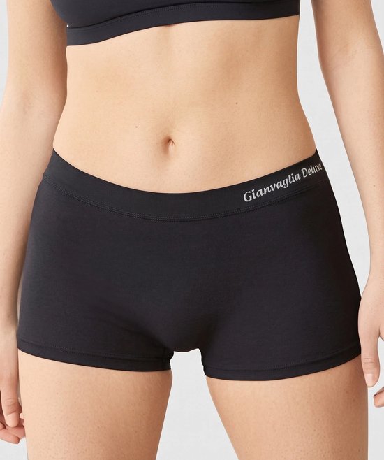 Zwarte short met zilverkleurige merknaam 'Gianvaglia Deluxe' op de tailleband.