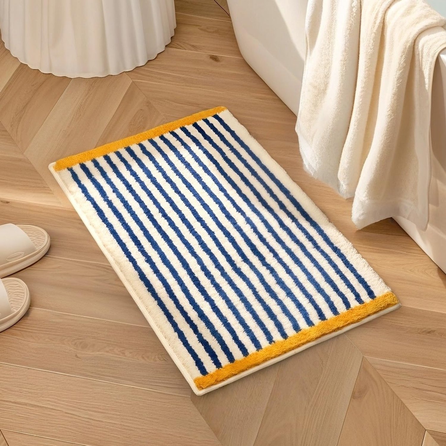 Badkamermatten 60 x 40 cm, extra zachte, absorberende, antislip en wasbare badmat. Met TPR-onderzijde; een leuke, kleurrijke badmat voor de badkamervloer, bij het bad of de douche – woonaccessoire met blauwe strepen en gele accenten.