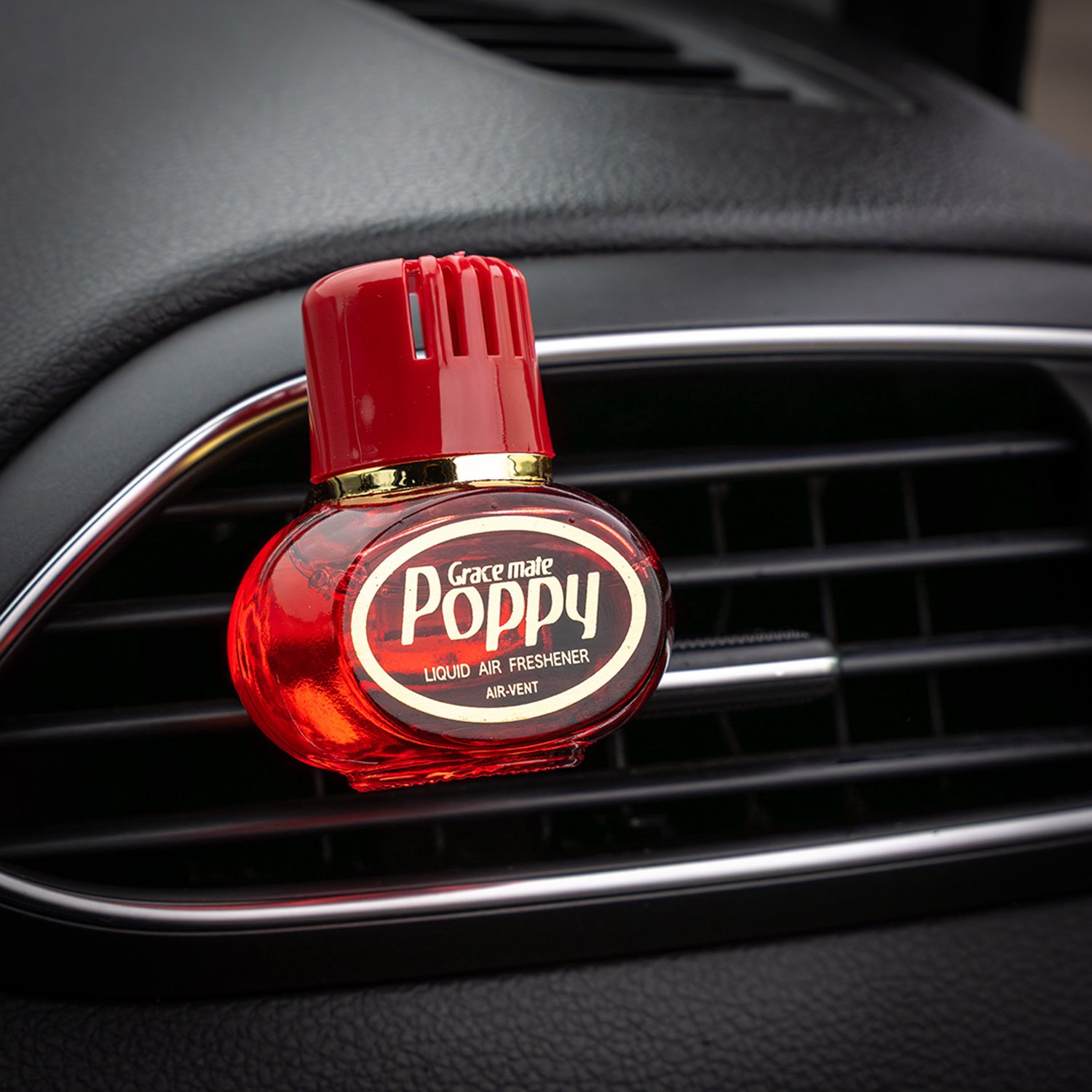 Poppy Grace Mate Airfresh Poppy Cherry 20ml - Luchtverfrisser voor Auto - Langdurige Kersengeur - Compact en Stijlvol Design - Eenvoudig te Bevestigen met Clips - 5,6x4,5x5,4 cm