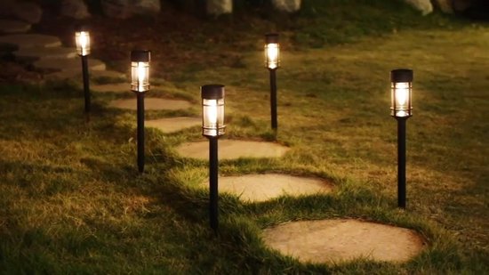 Webzon - Solar Tuinverlichting op zonne energie - Set van 2 (7x46 cm) - Solar Priklamp - Filament LED Warm Wit - 8–10 uur gebruikstijd - Buitenlamp / Tuinlamp / Padverlichting - Lantaarn voor buiten - IP65 Waterdicht - Zwart