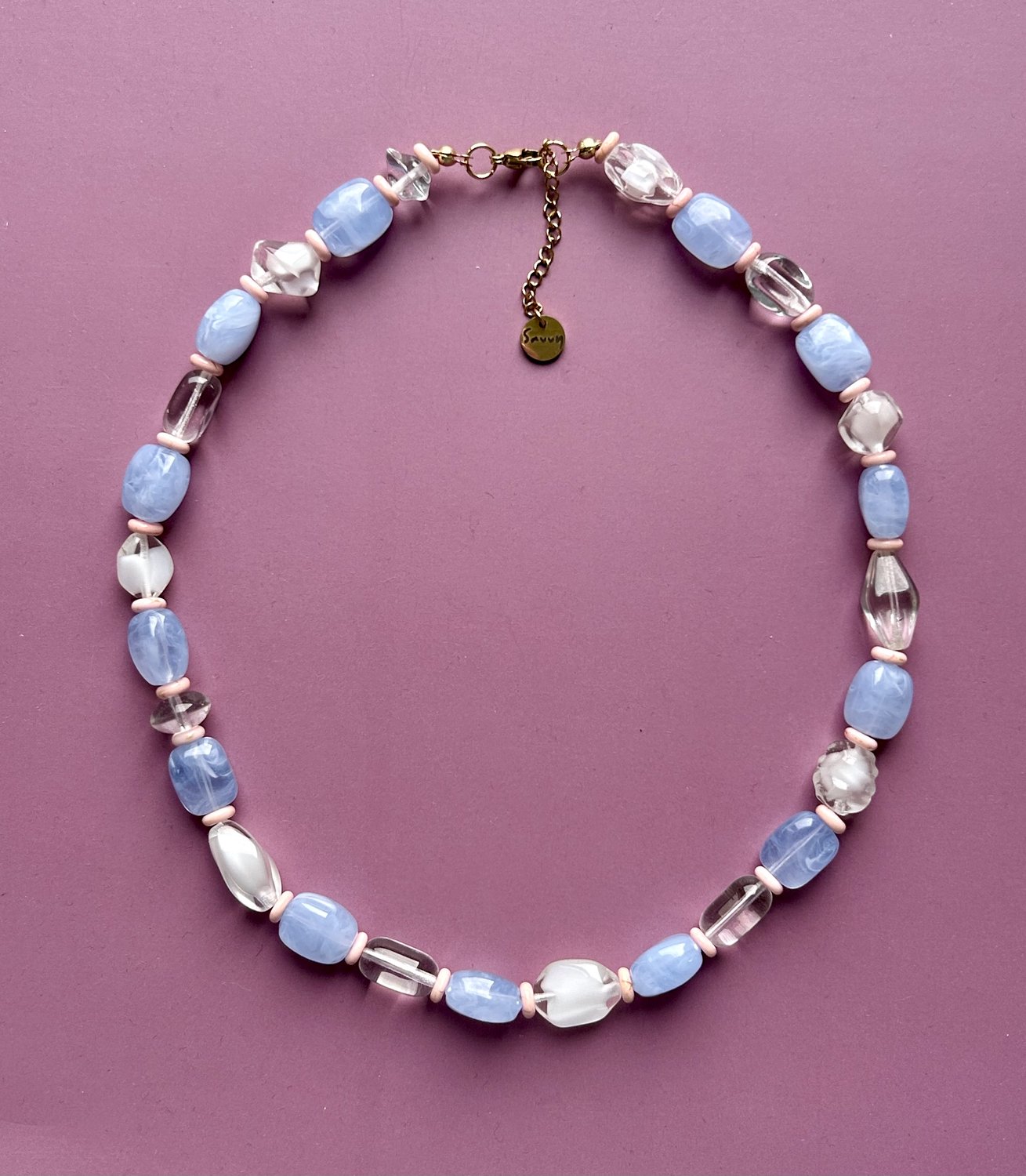 Handgemaakte ketting - blauw roze - handmixer necklace - colour stone necklace - gekleurde statement ketting met ronde kralen - ketting - statement ketting - ketting met kralen - ketting - ketting gekleurde kralen - meerkleurige ketting -