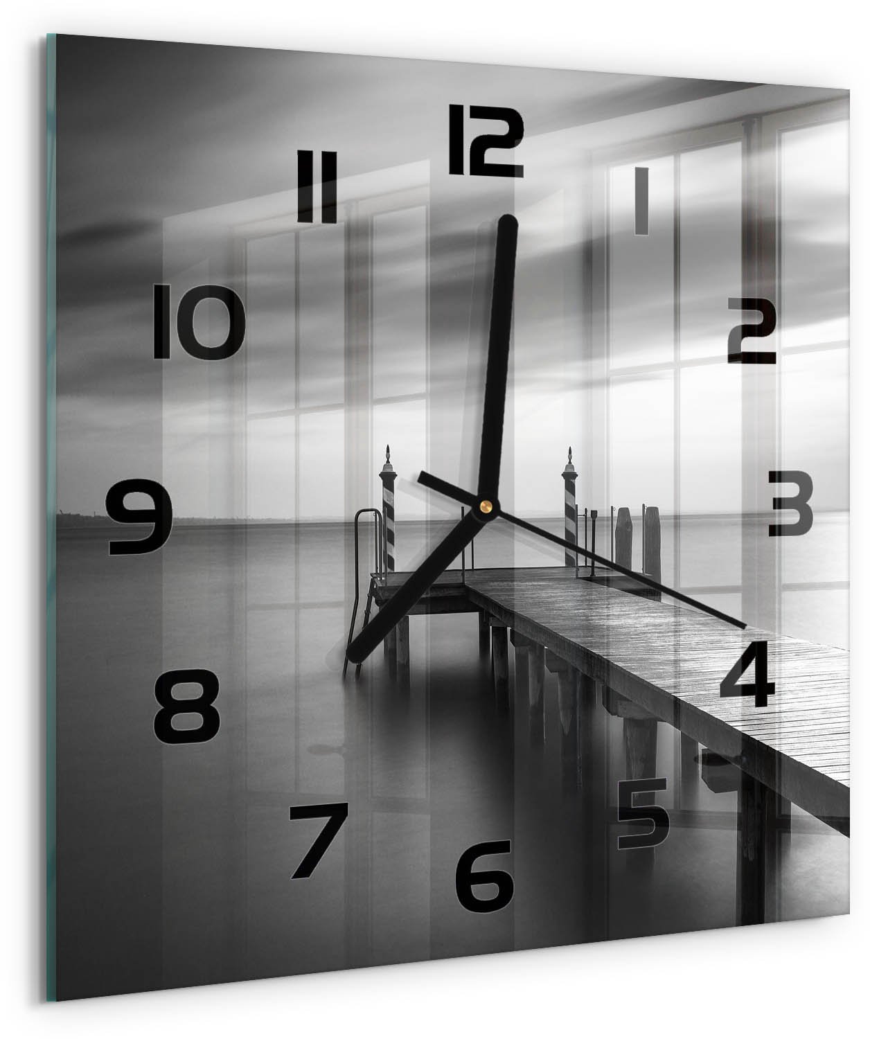 Tulup Wandklok - Steiger aan het meer Decoratieve Glazen Klok - 30x30 cm - Zwart-wit Glazen Wandklok Design - Zwarte handen - Vierkante Klok - Glazen Klok Met Print - Wandklok Glas Met Motief