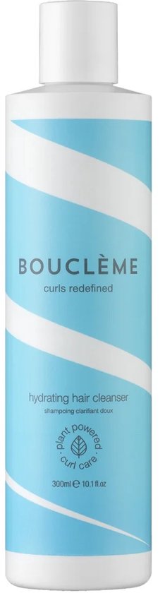 Witte fles Bouclème hydraterende haarreiniger van 300 ml met diagonaal blauw-wit gestreept patroon.