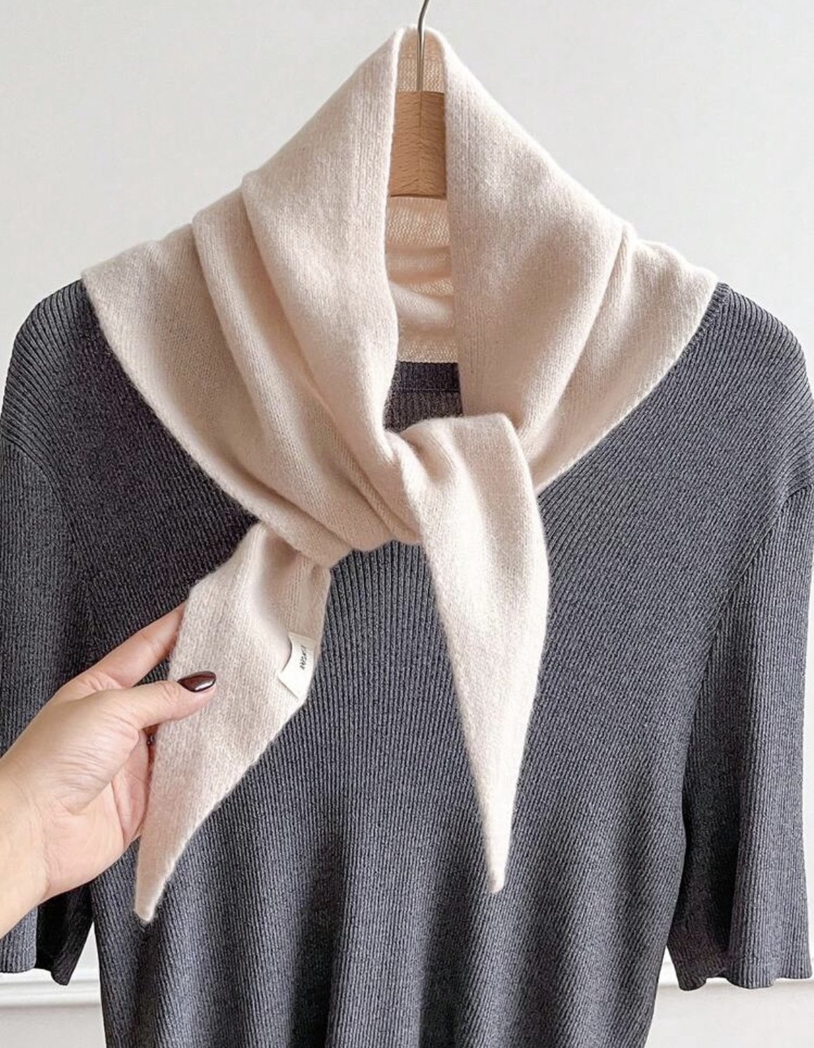Sjaaltje met punt - sjaaltje - fijn gebreide sjaal - puntsjaal - Sjaaltje met print - bandana met print - haarband - sjaaltje meerkleurig - bandana - vierkant sjaaltje met print - bandana sjaaltje - sjaaltje voor dames hals - sjaal - sjaaltje