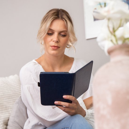 imoshion Ereader Cover / Hoesje Geschikt voor Kobo Libra Colour - imoshion Vegan Leather Bookcase - Donkerblauw van iMoshion — afbeelding 3