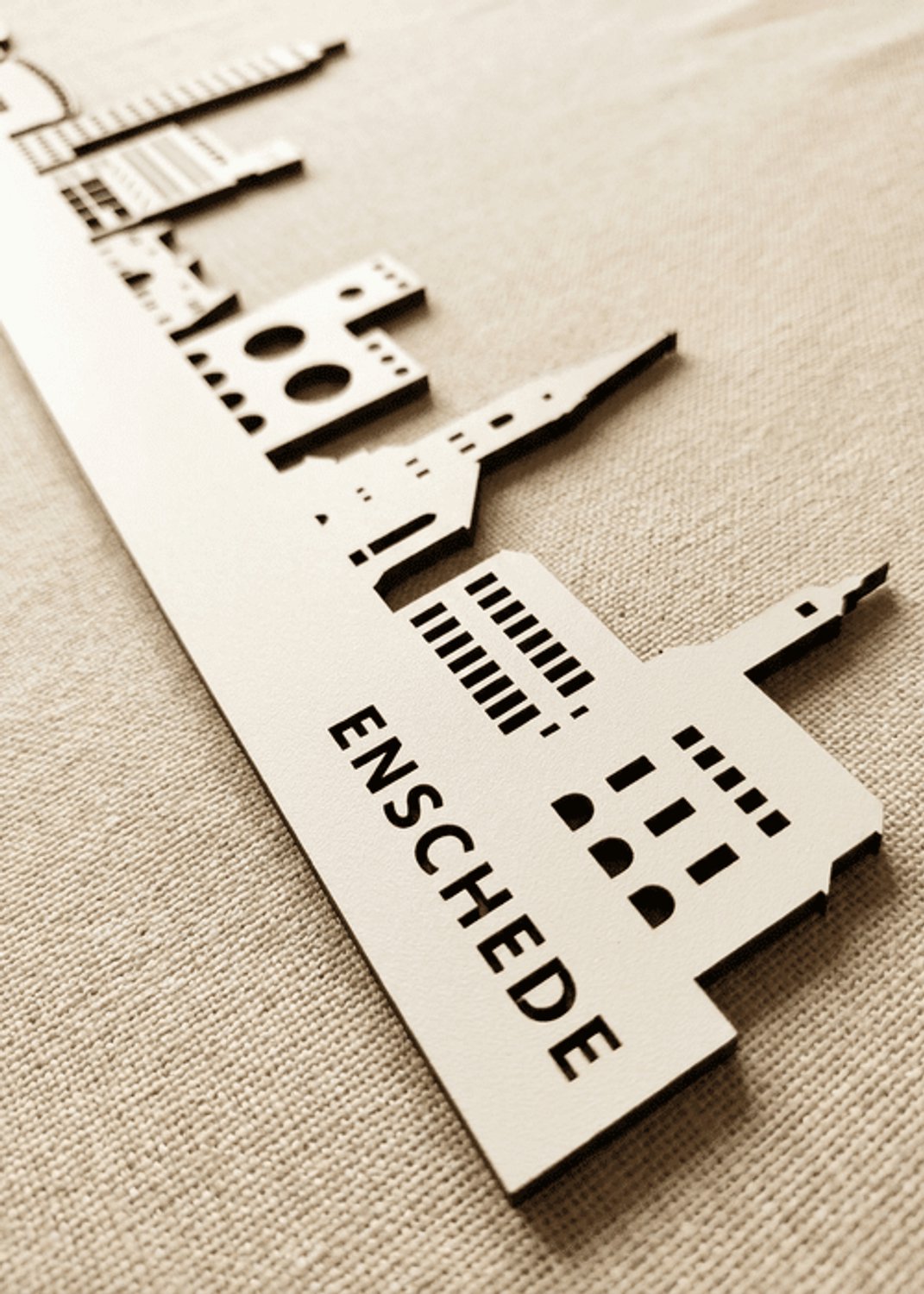 Houten Skyline Enschede | Wanddecoratie voor aan de muur | Wit MDF | 100 x 20 cm