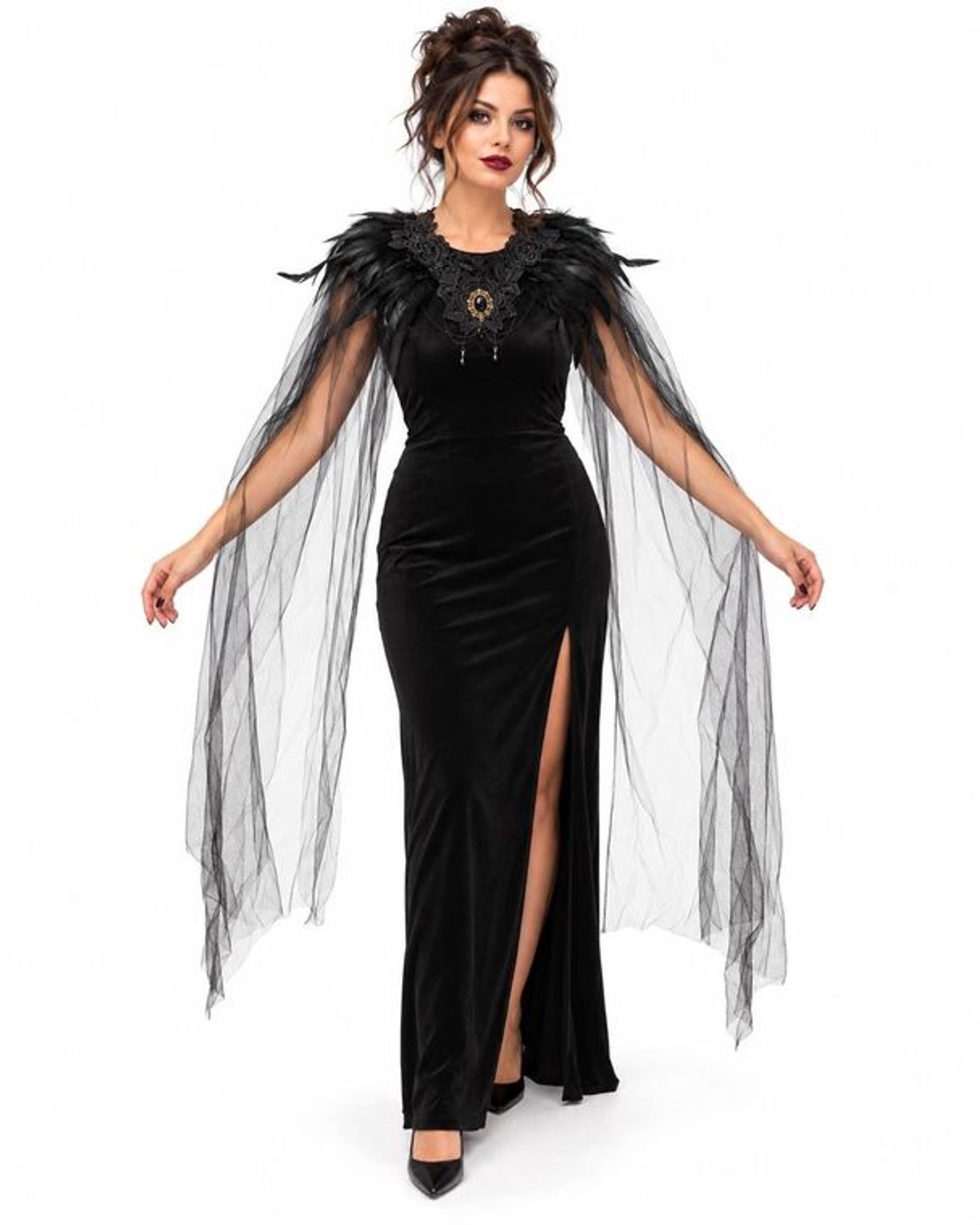 Zwarte halloween cape met veren, transparante mouwen en decoratief juweel