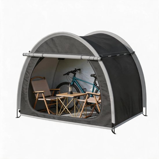 Zwarte opslagtent op witte achtergrond, ingericht als buitenruimte met een fiets, tafel en twee stoelen.
