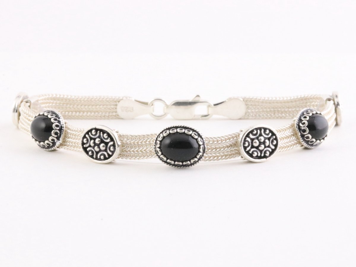 Traditionele zilveren armband met onyx en niëllo decoraties - lengte 18.5 cm