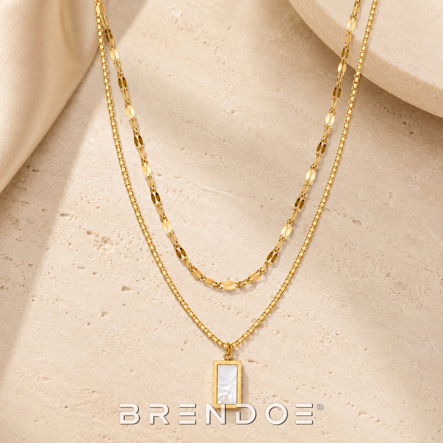 Brendoe Goudkleurige Dubbele Ketting Dames – Rechthoekige Witte Hanger – 304 RVS – 18K PVD Verguld – 41+5 cm