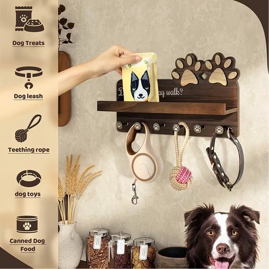 Donkerhouten hondenrek met pootafdruk-decoratie, tekst 'Did someone say walk?' en haken met hondenaccessoires.