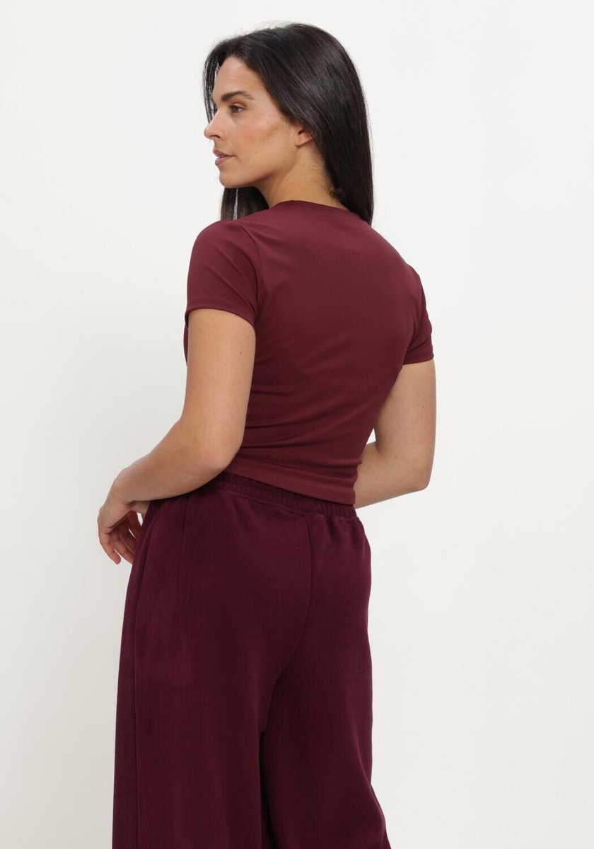 Studio Amaya Essentiel Tee - Bordeaux Tops & T-shirts Dames - Shirt - Bordeaux - Maat XL