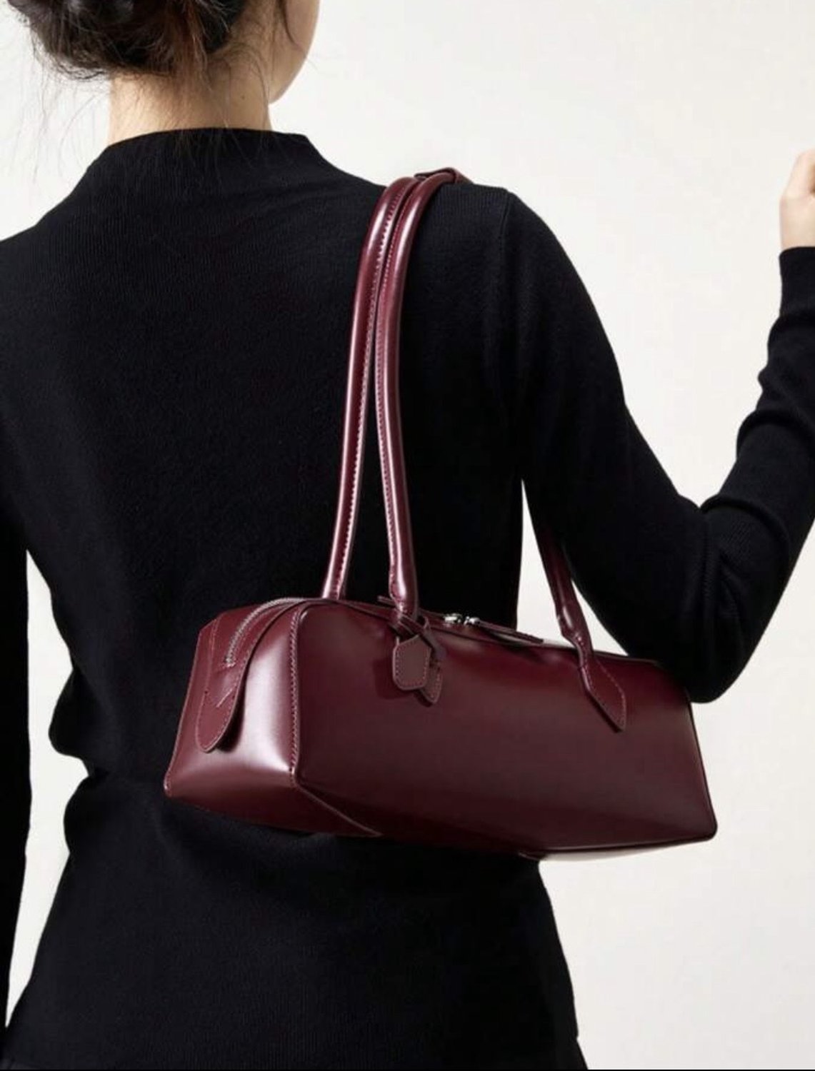 Langwerpige schoudertas - Schoudertas - bordeaux rode schoudertas - rode schoudertas - schoudertas met franjes - bag - sholder bag - handbag - handtas - tas - vanity tas - buideltas - statement tas - shoulderbag - hobo tas - shopper