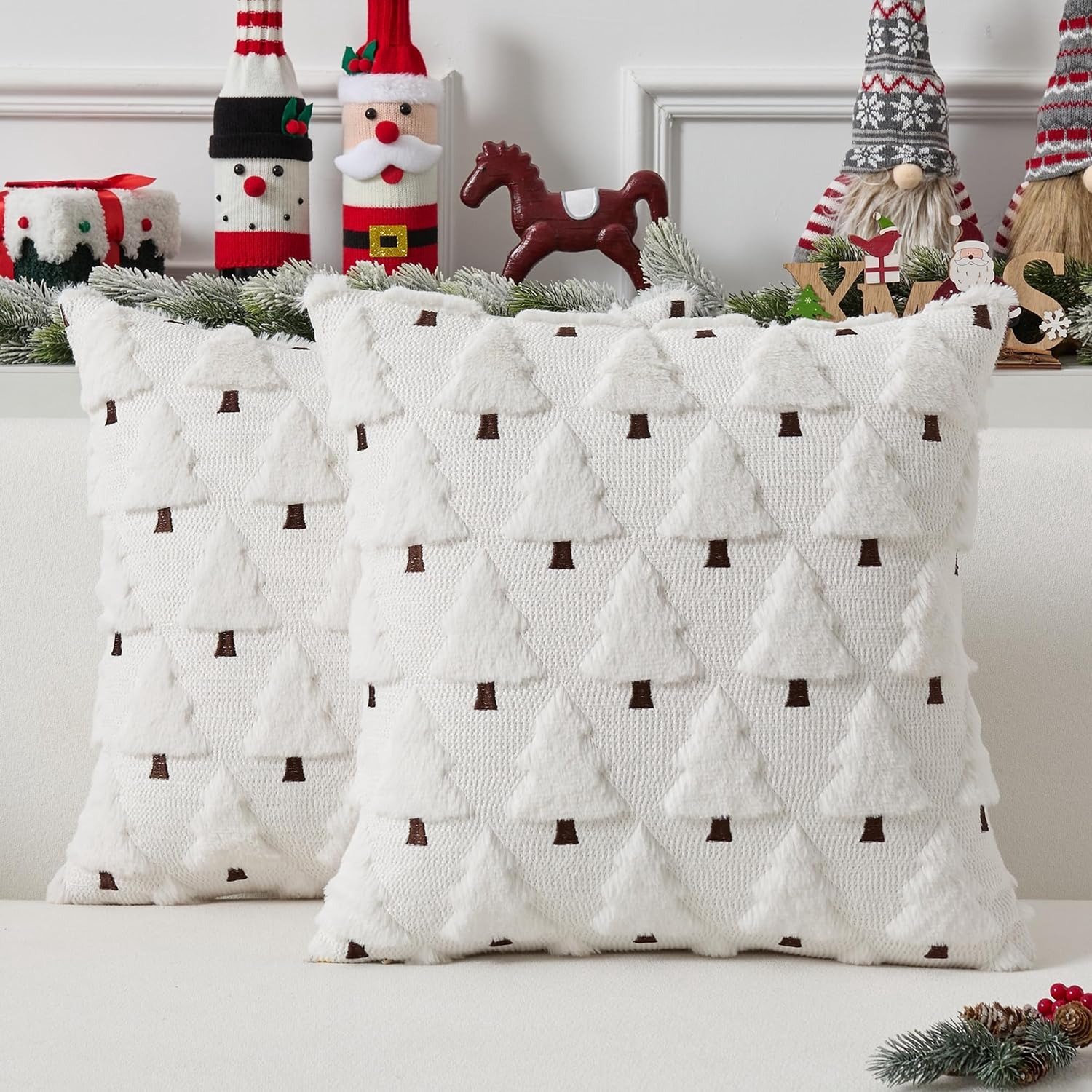 Flintry Set van 2 kerstkussenhoezen (45 x 45 cm) – Witte kerstdecoratie van zacht pluche/imitatiebont, geschikt voor de bank of woonkamer; feestelijke winterdecoratie voor de feestdagen.