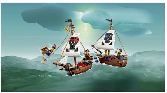 Deux navires pirates LEGO avec voiles, mâts, canons et figurines. Une figurine pend à une corde.
